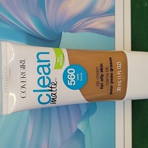 COVERGIRL Clean Matte BB Cream 30ml New Sealed Tube - 560 Deep